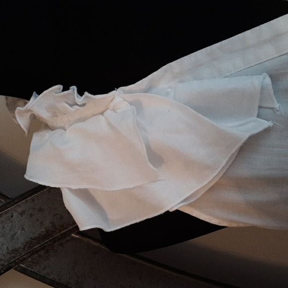 SUNNY LEIGH Light Cotton Sleeveless Ruffled Collar Fitted Blouse - Picture 2 of 12